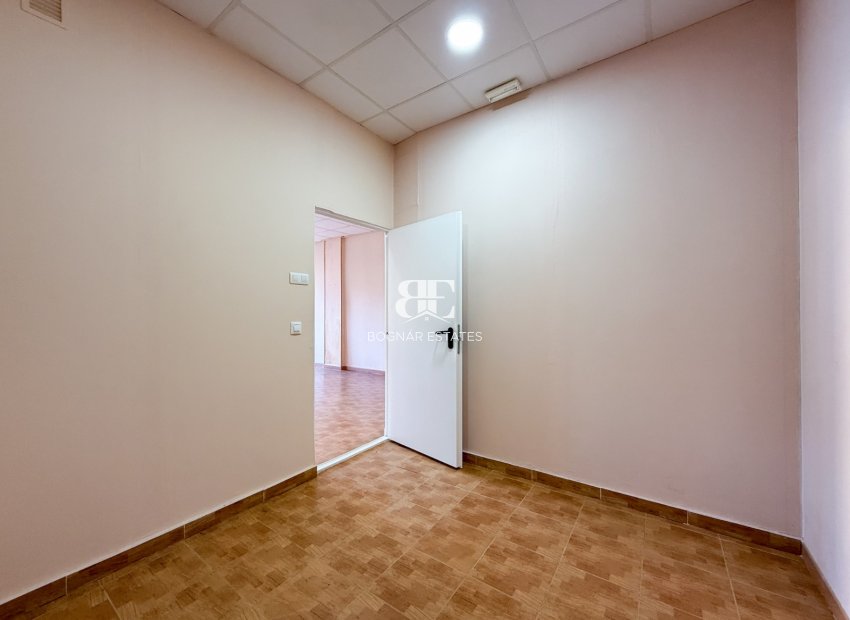 Resale - Commercial -
Aguilas - Paseo Parra