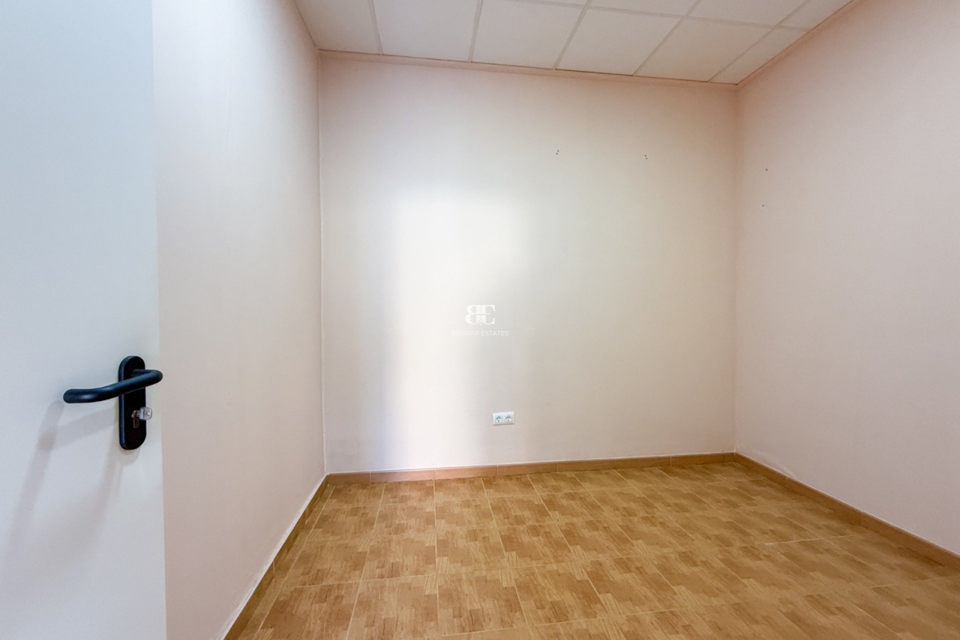 Resale - Commercial -
Aguilas - Paseo Parra