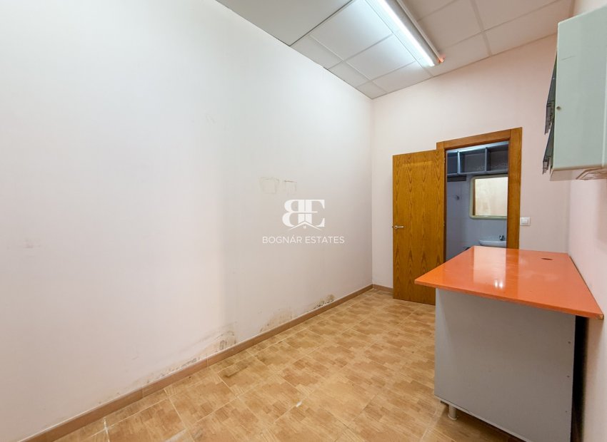 Resale - Commercial -
Aguilas - Paseo Parra