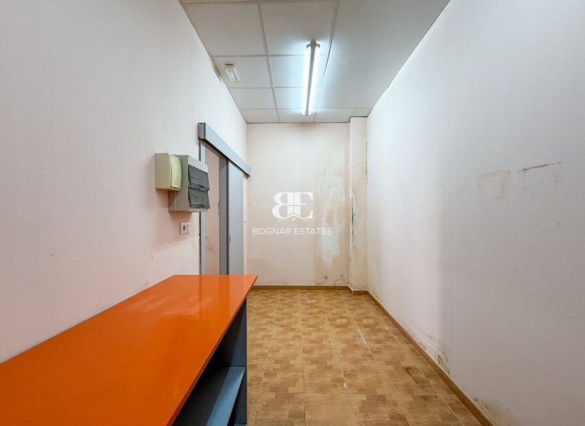 Resale - Commercial -
Aguilas - Paseo Parra