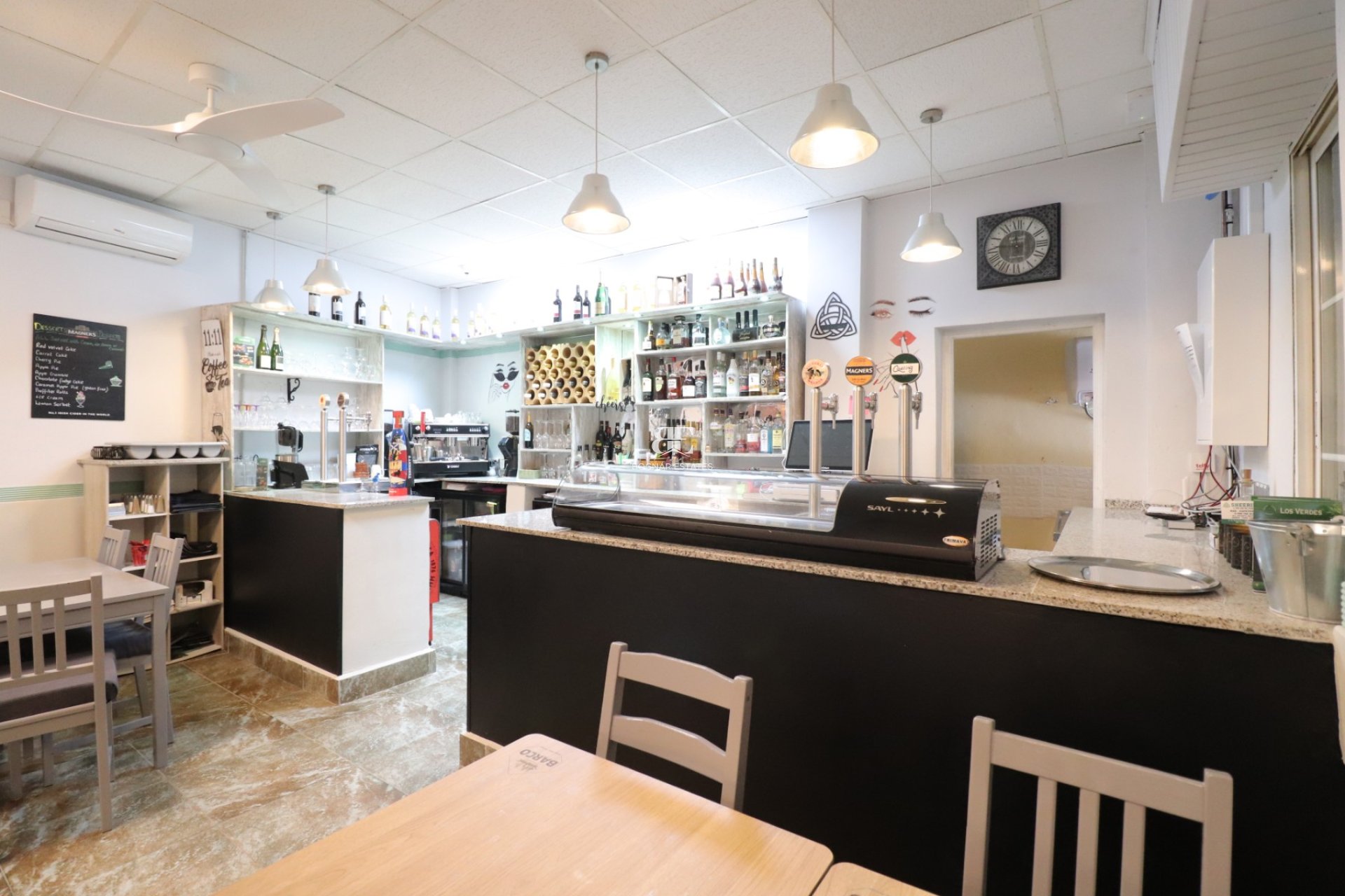 Resale - Commercial -
Catral - Catral - Town