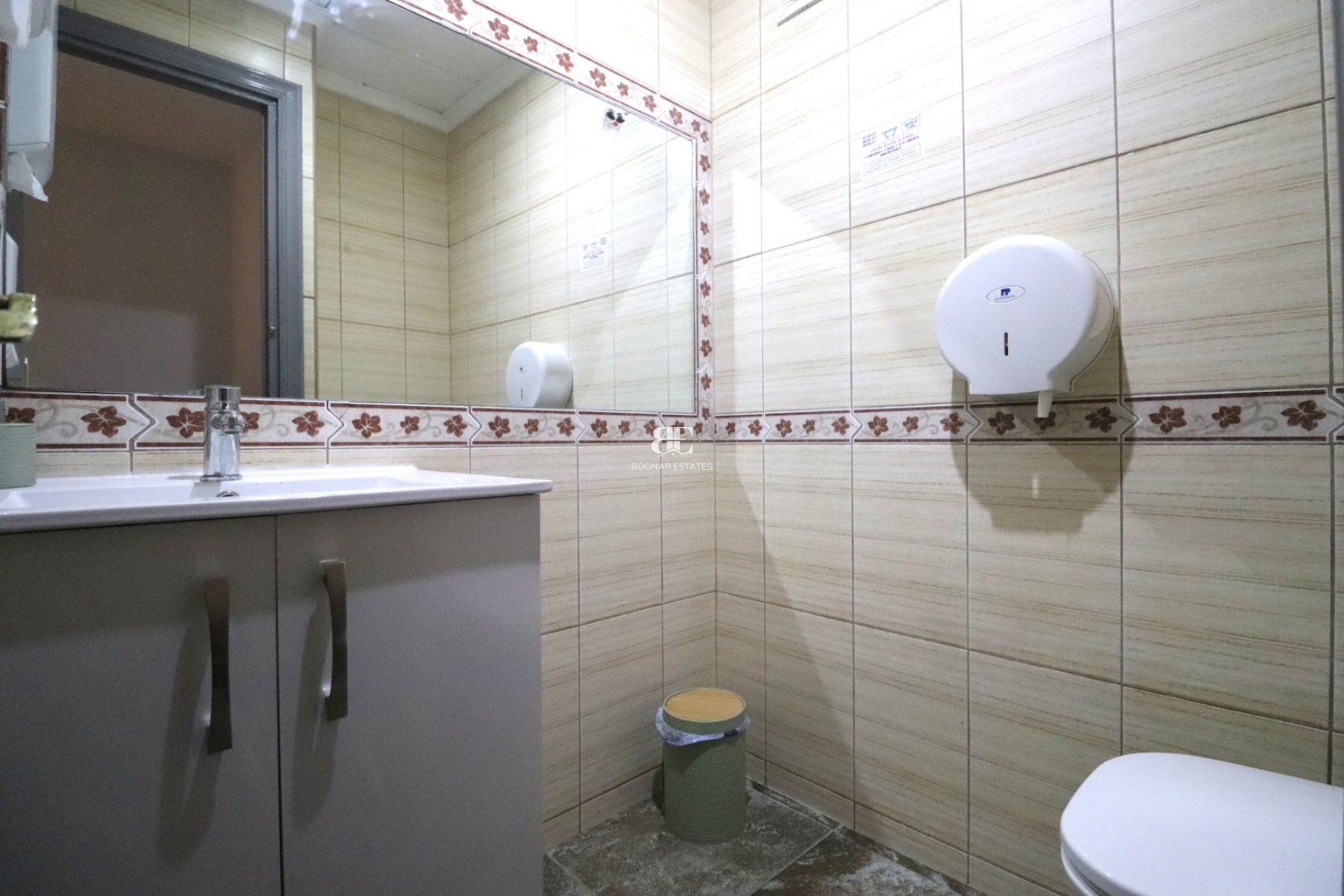 Resale - Commercial -
Catral - Catral - Town