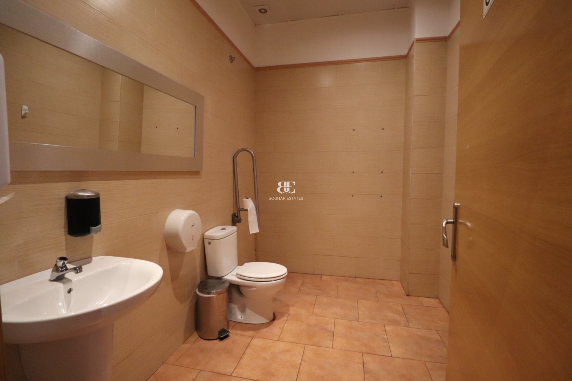 Resale - Commercial (Freehold) -
Ciudad Quesada