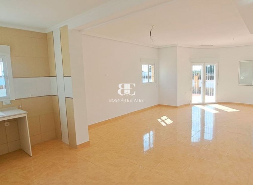 Resale - Country House -
Catral