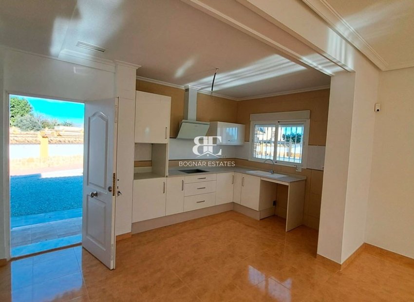 Resale - Country House -
Catral