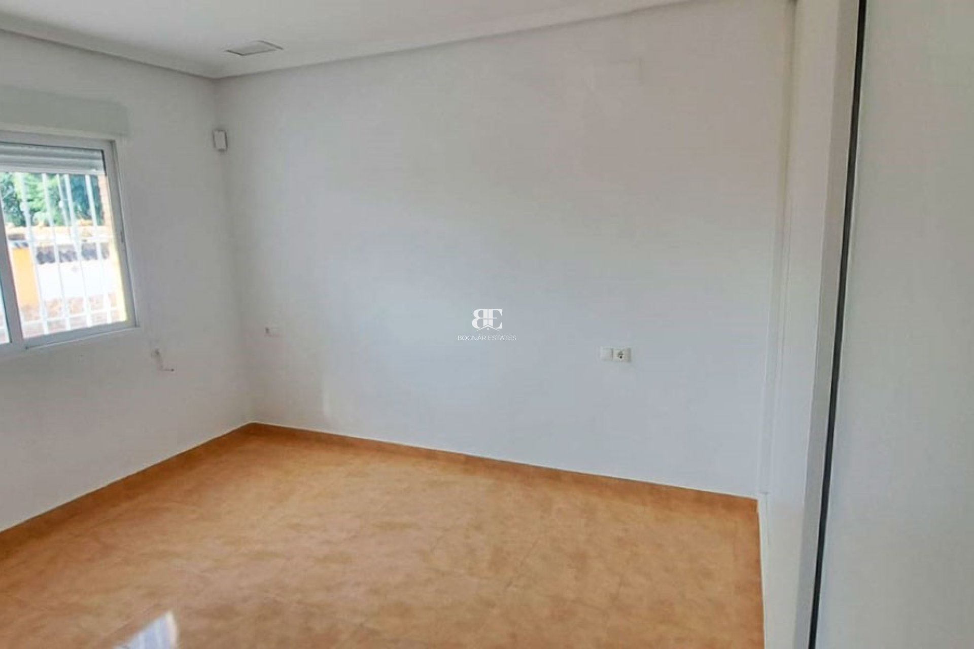 Resale - Country House -
Catral