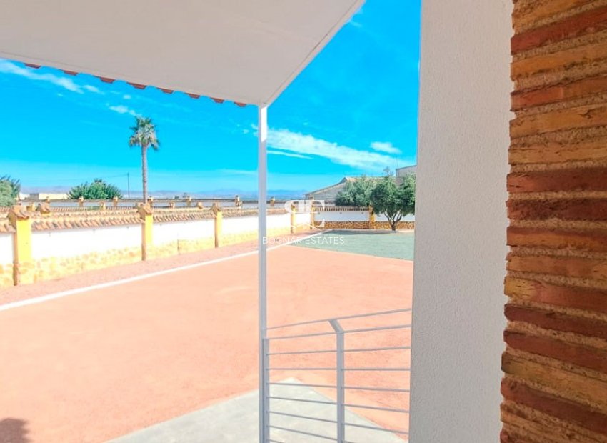 Resale - Country House -
Catral