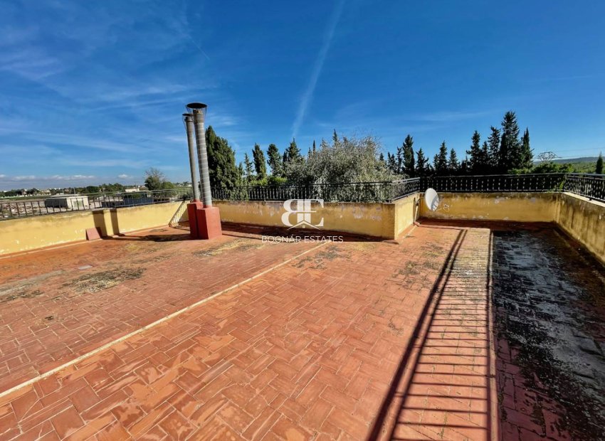 Resale - Country House -
Daya Nueva