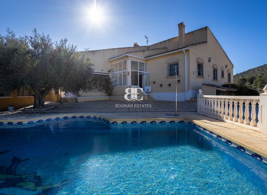 Resale - Country House -
La Zarza