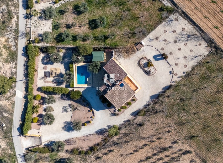 Resale - Country House -
La Zarza