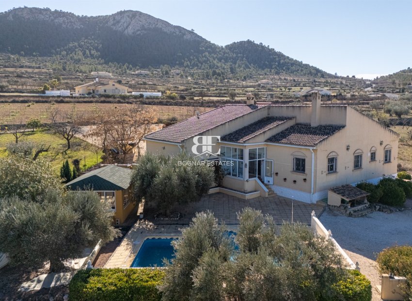 Resale - Country House -
La Zarza