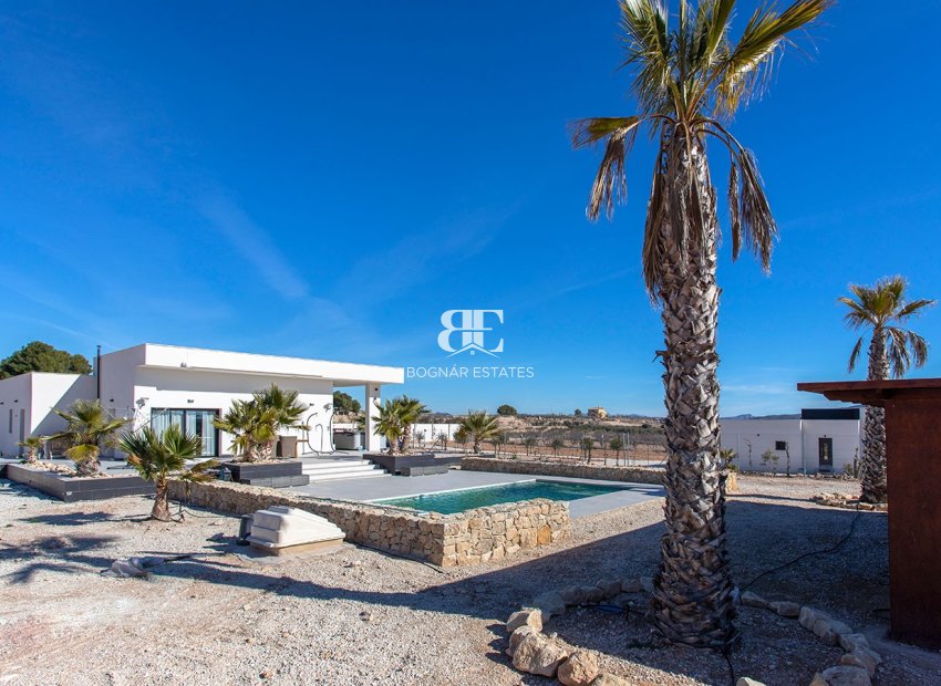 Resale - Country House -
Pinoso - Campo