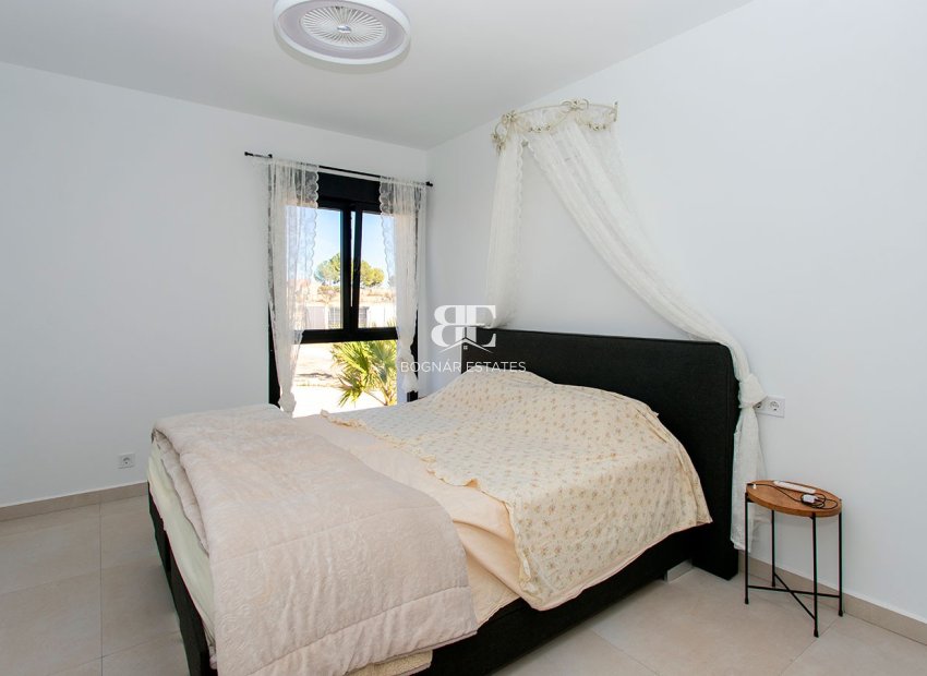 Resale - Country House -
Pinoso - Campo