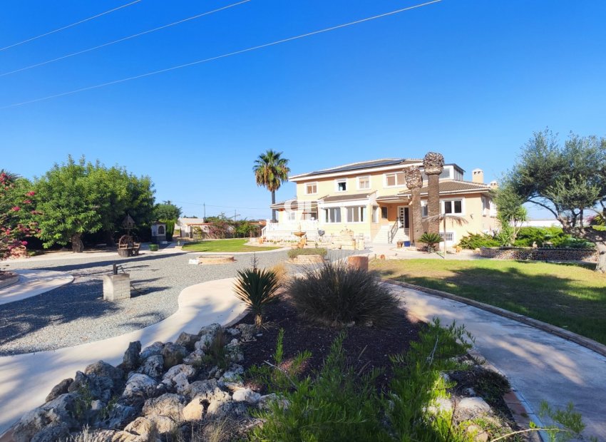 Resale - Country House -
San Miguel de Salinas