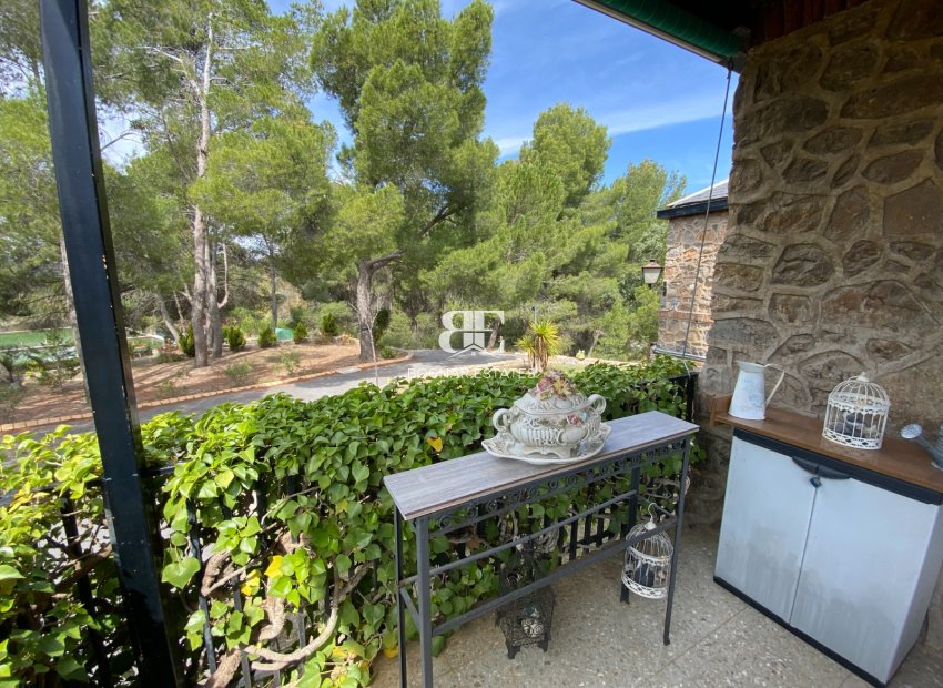Resale - Country House -
Sax
