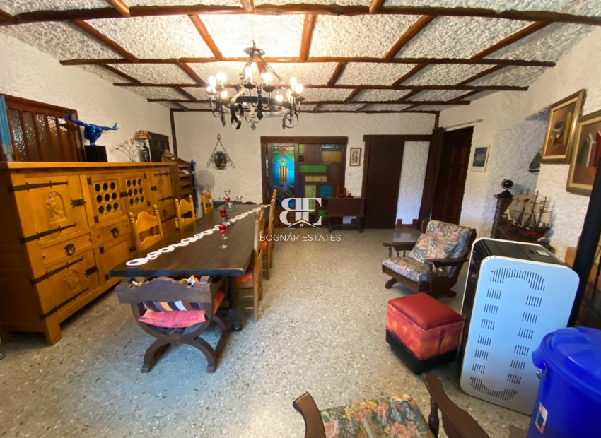 Resale - Country House -
Sax