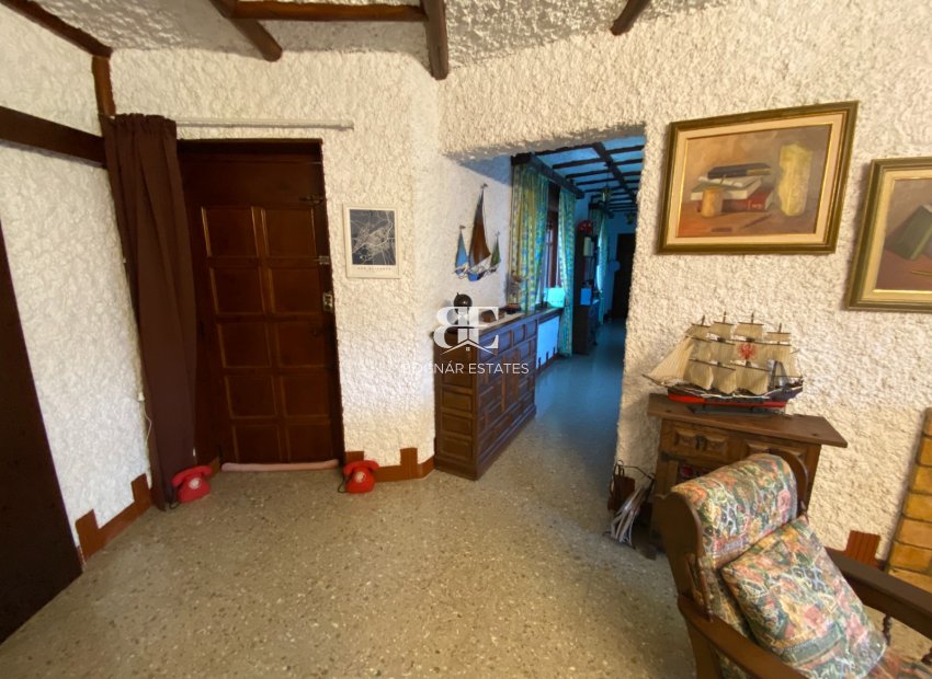 Resale - Country House -
Sax