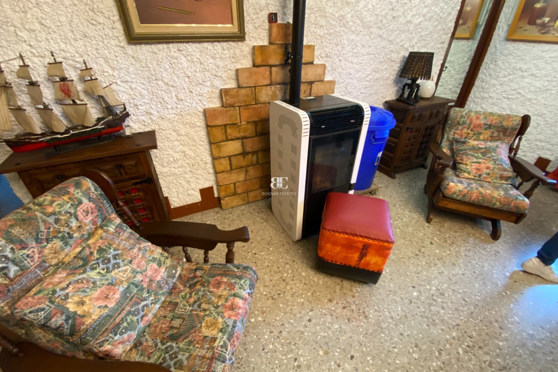 Resale - Country House -
Sax