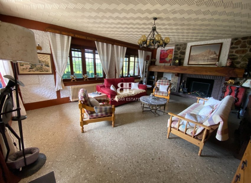 Resale - Country House -
Sax