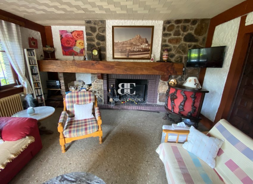 Resale - Country House -
Sax