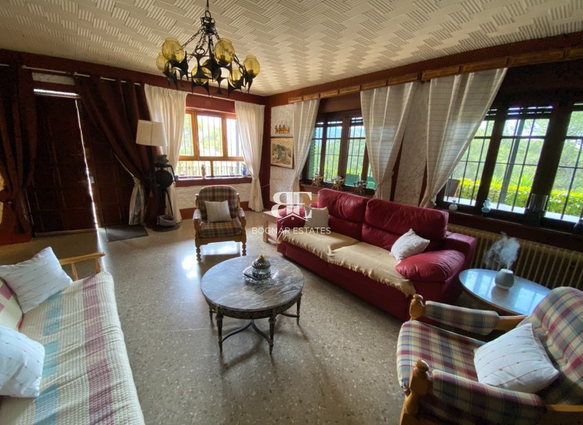 Resale - Country House -
Sax
