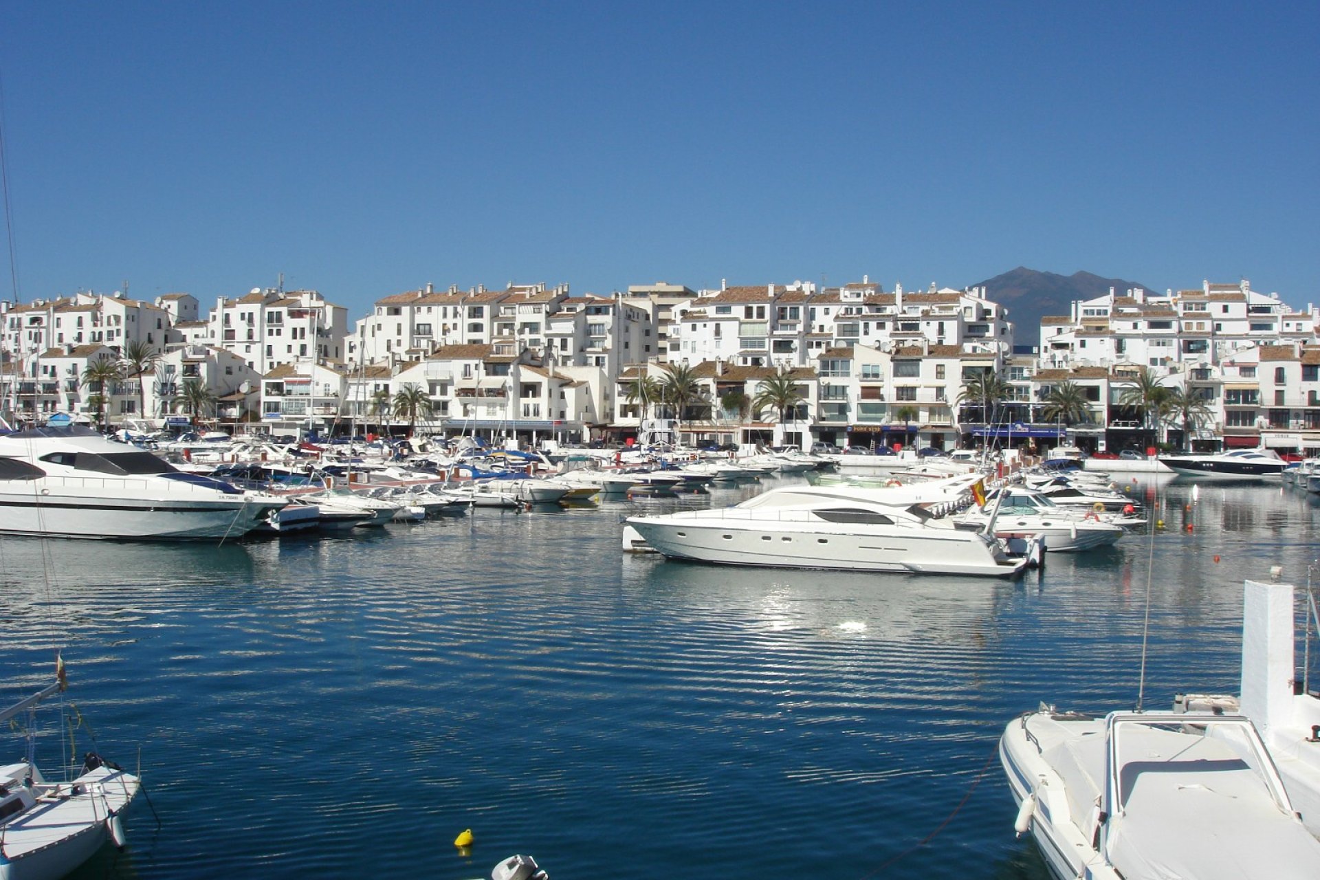 Resale - Garage -
Marbella - Puerto Banús