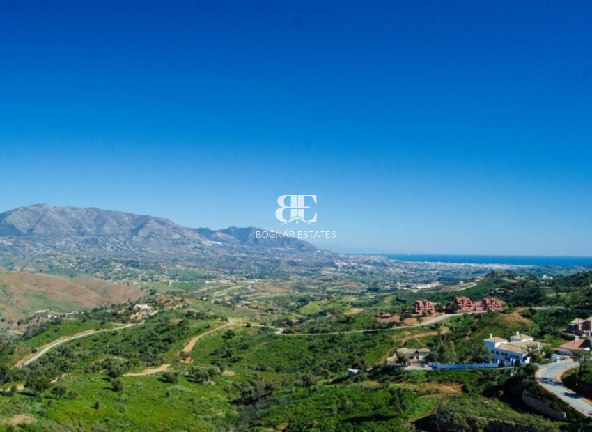 Resale - Land -
Marbella - La Mairena