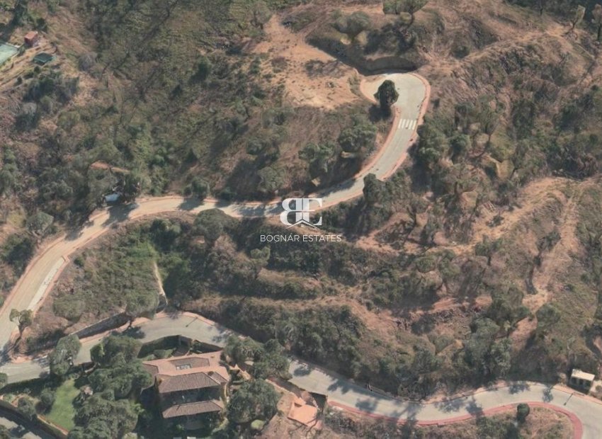 Resale - Land -
Marbella - La Mairena