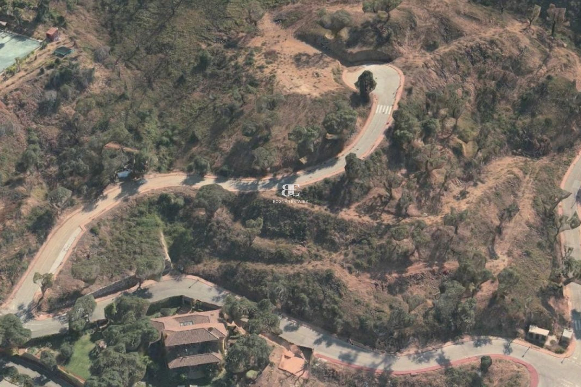 Resale - Land -
Marbella - La Mairena