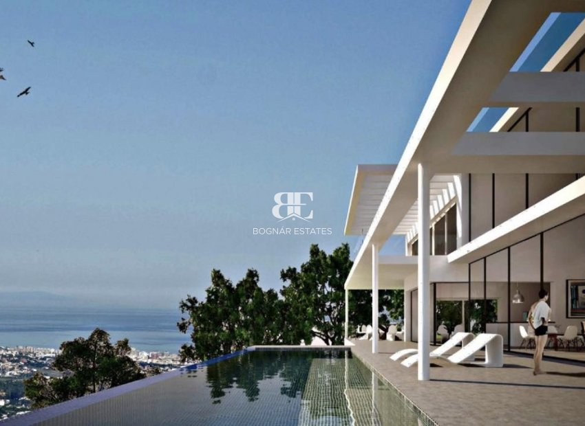 Resale - Land -
Marbella - La Mairena