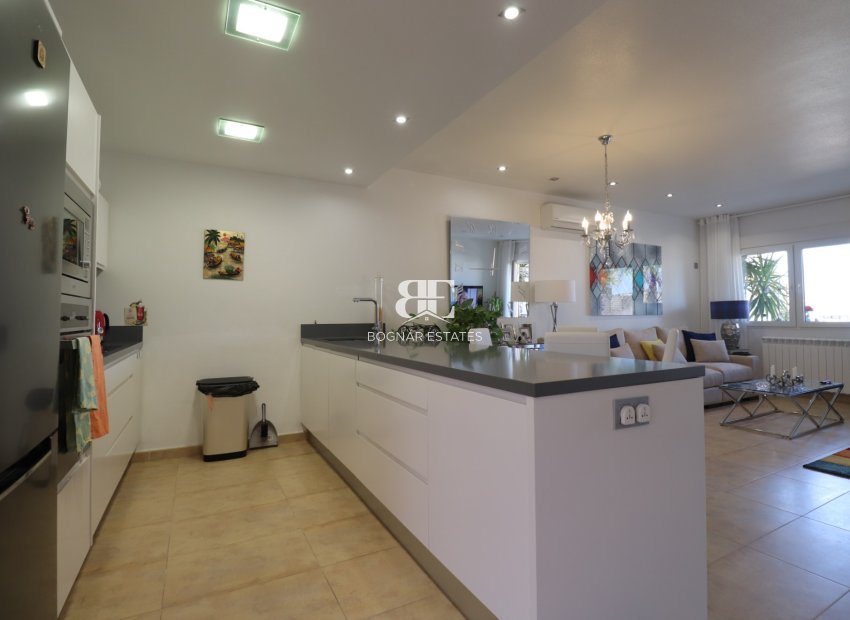 Resale - Townhouse -
Benijofar