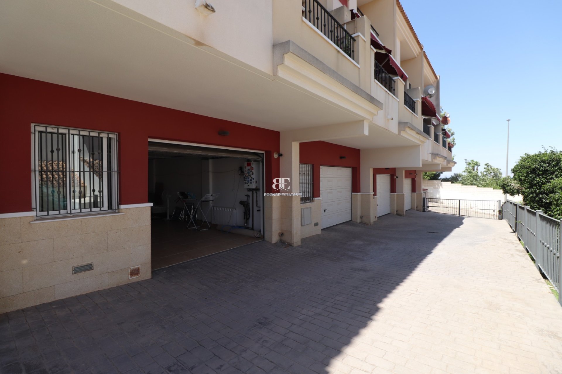 Resale - Townhouse -
Benijofar