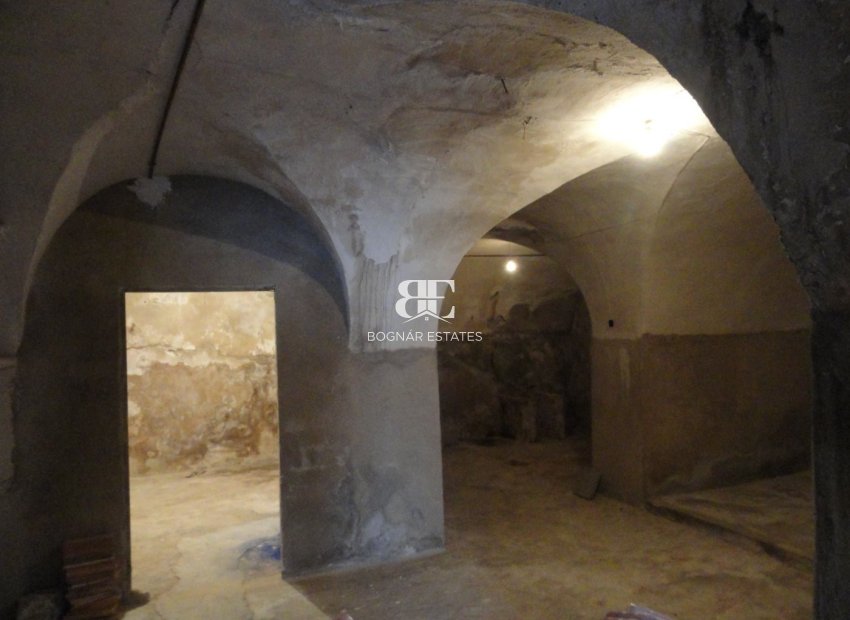 Resale - Townhouse -
Bolulla - Center