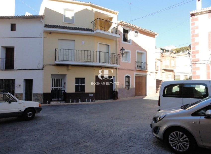 Resale - Townhouse -
Bolulla - Center
