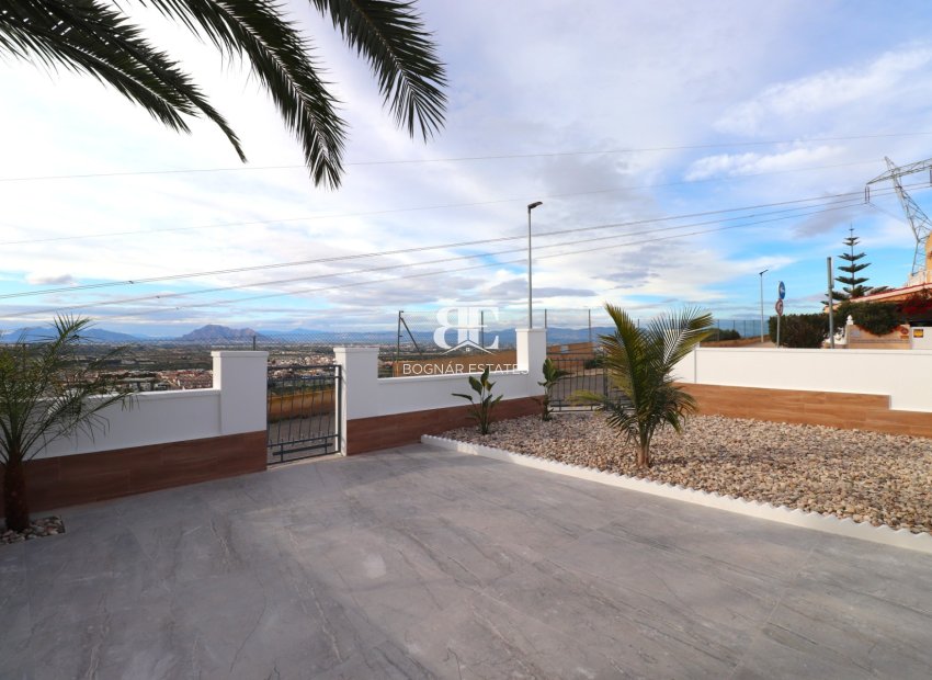 Resale - Townhouse -
Ciudad Quesada - Altos de Quesada