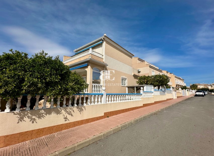 Resale - Townhouse -
Ciudad Quesada - Doña Pepa