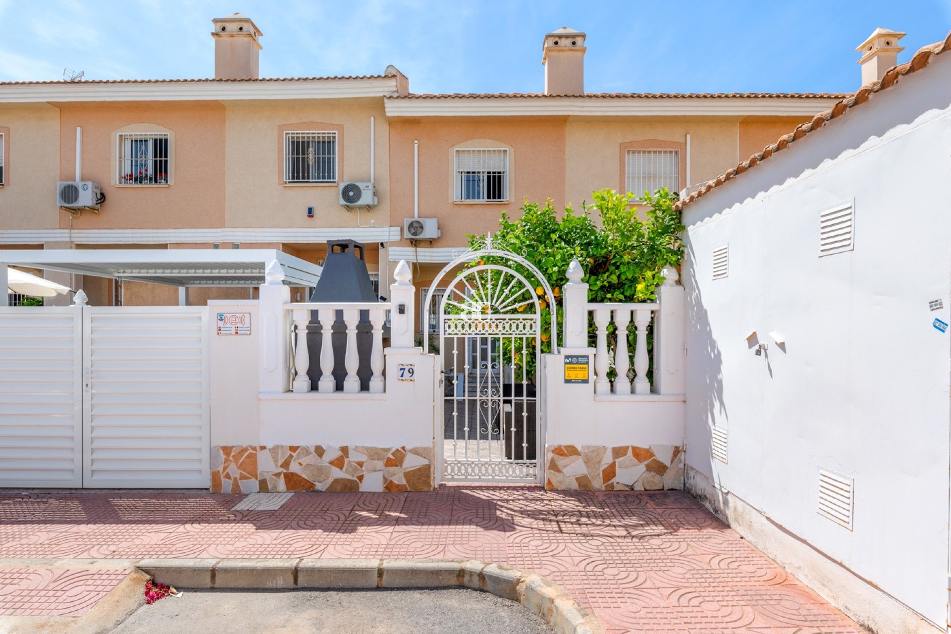 Resale - Townhouse -
Ciudad Quesada - Doña Pepa