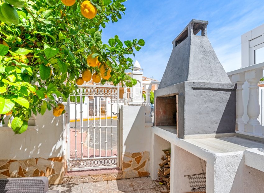 Resale - Townhouse -
Ciudad Quesada - Doña Pepa