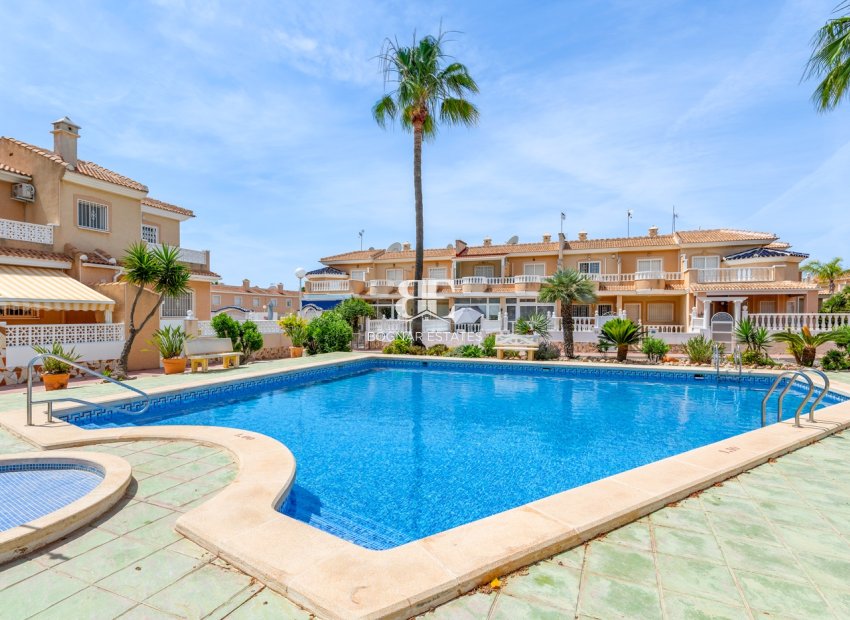Resale - Townhouse -
Ciudad Quesada - Doña Pepa