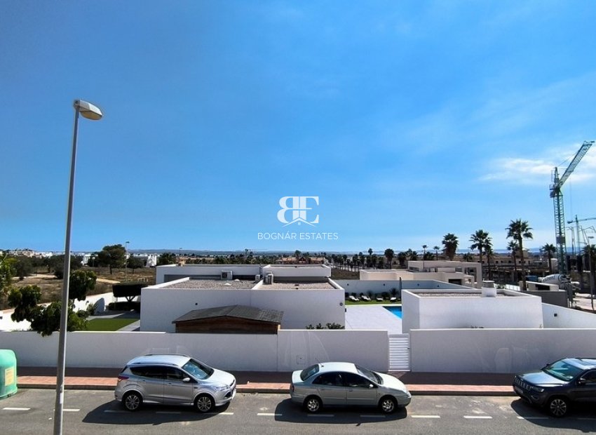 Resale - Townhouse -
Ciudad Quesada - Doña Pepa