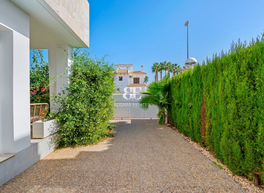 Resale - Townhouse -
Ciudad Quesada - Doña Pepa