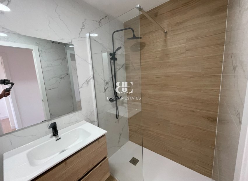 Resale - Townhouse -
Daya Nueva