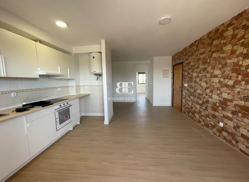 Resale - Townhouse -
Daya Nueva