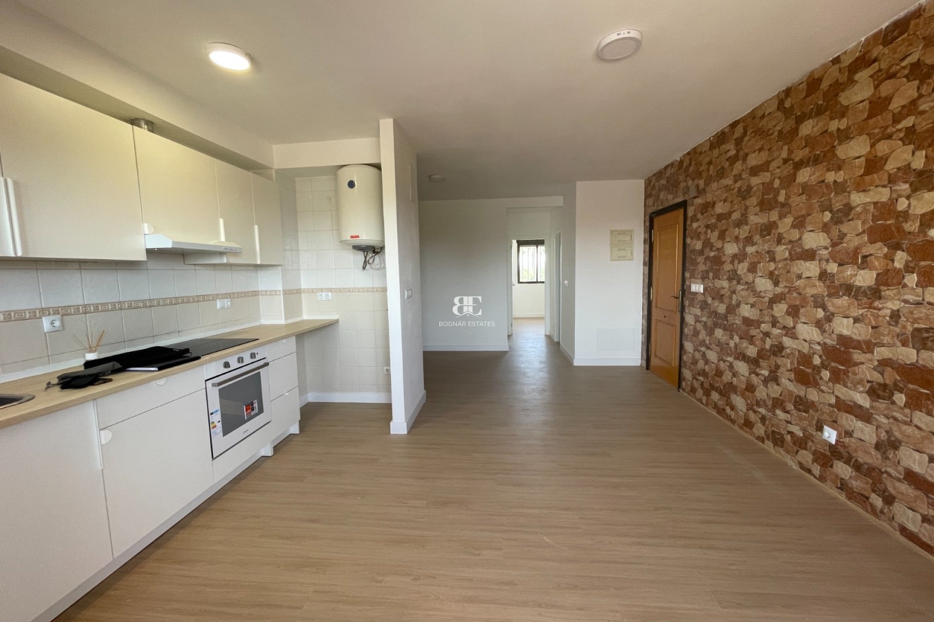 Resale - Townhouse -
Daya Nueva