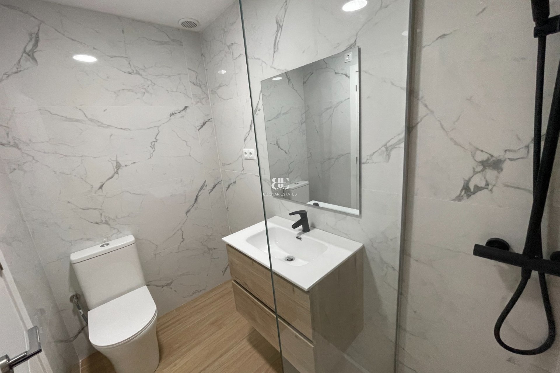 Resale - Townhouse -
Daya Nueva