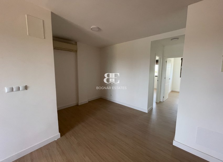 Resale - Townhouse -
Daya Nueva