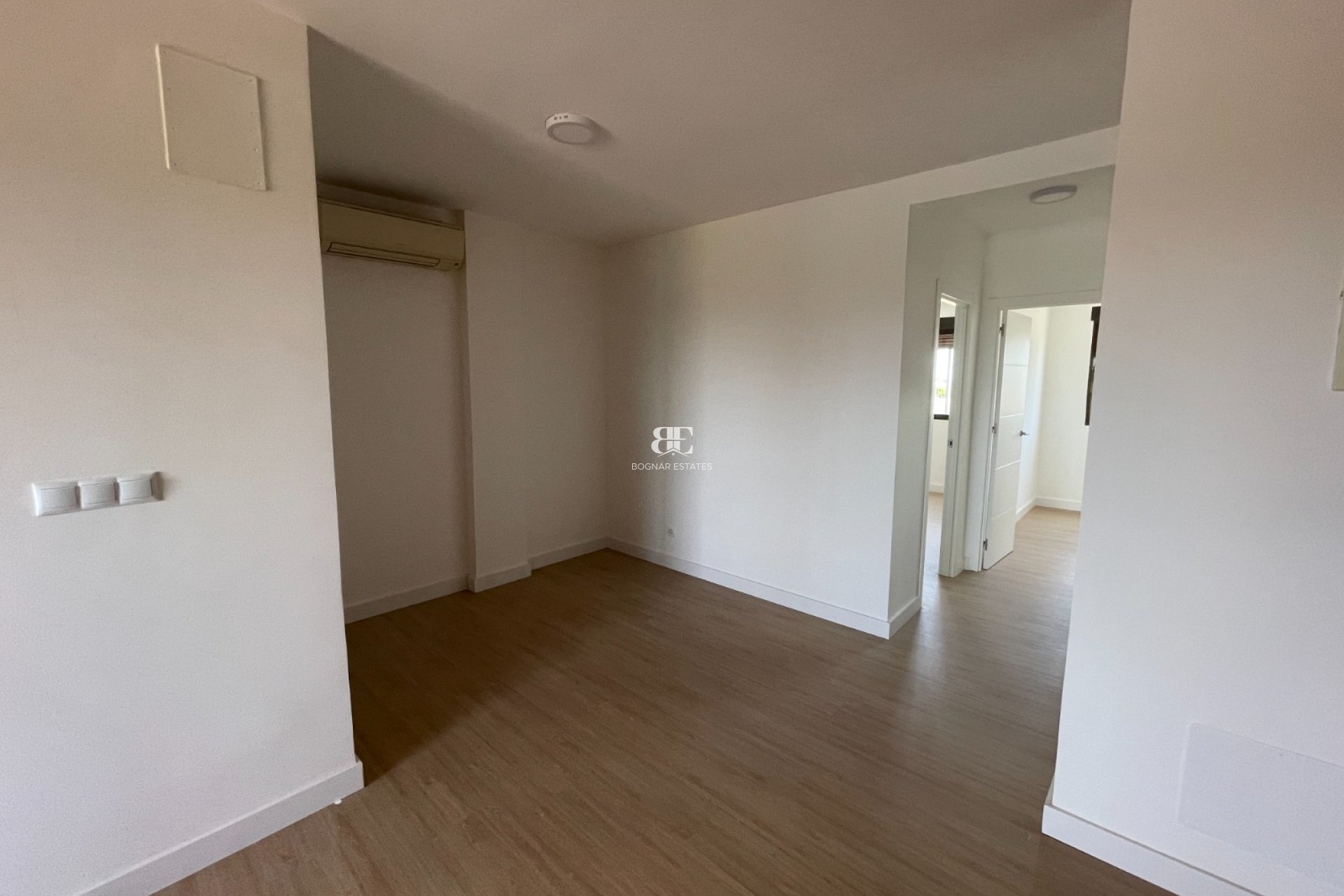 Resale - Townhouse -
Daya Nueva