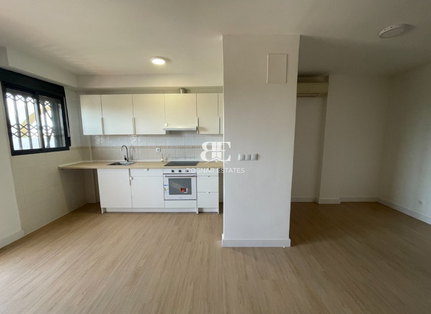 Resale - Townhouse -
Daya Nueva