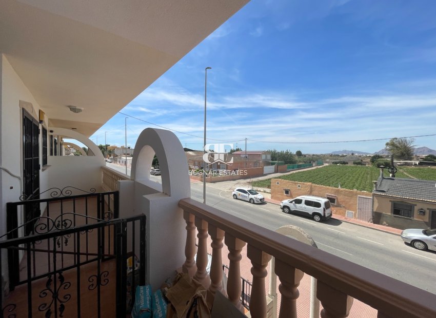 Resale - Townhouse -
Daya Nueva