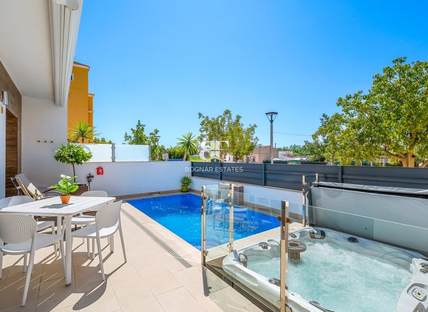 Resale - Townhouse -
Formentera del Segura